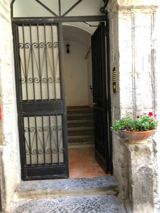 In Love: Balconcino Spaccanapoli Apartment *