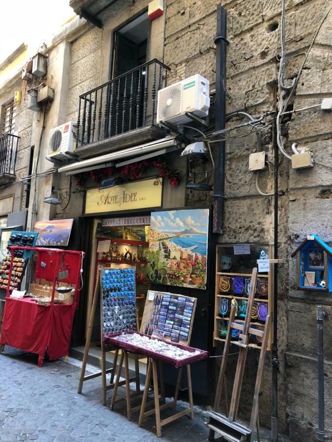 In Love: Balconcino Spaccanapoli Naples